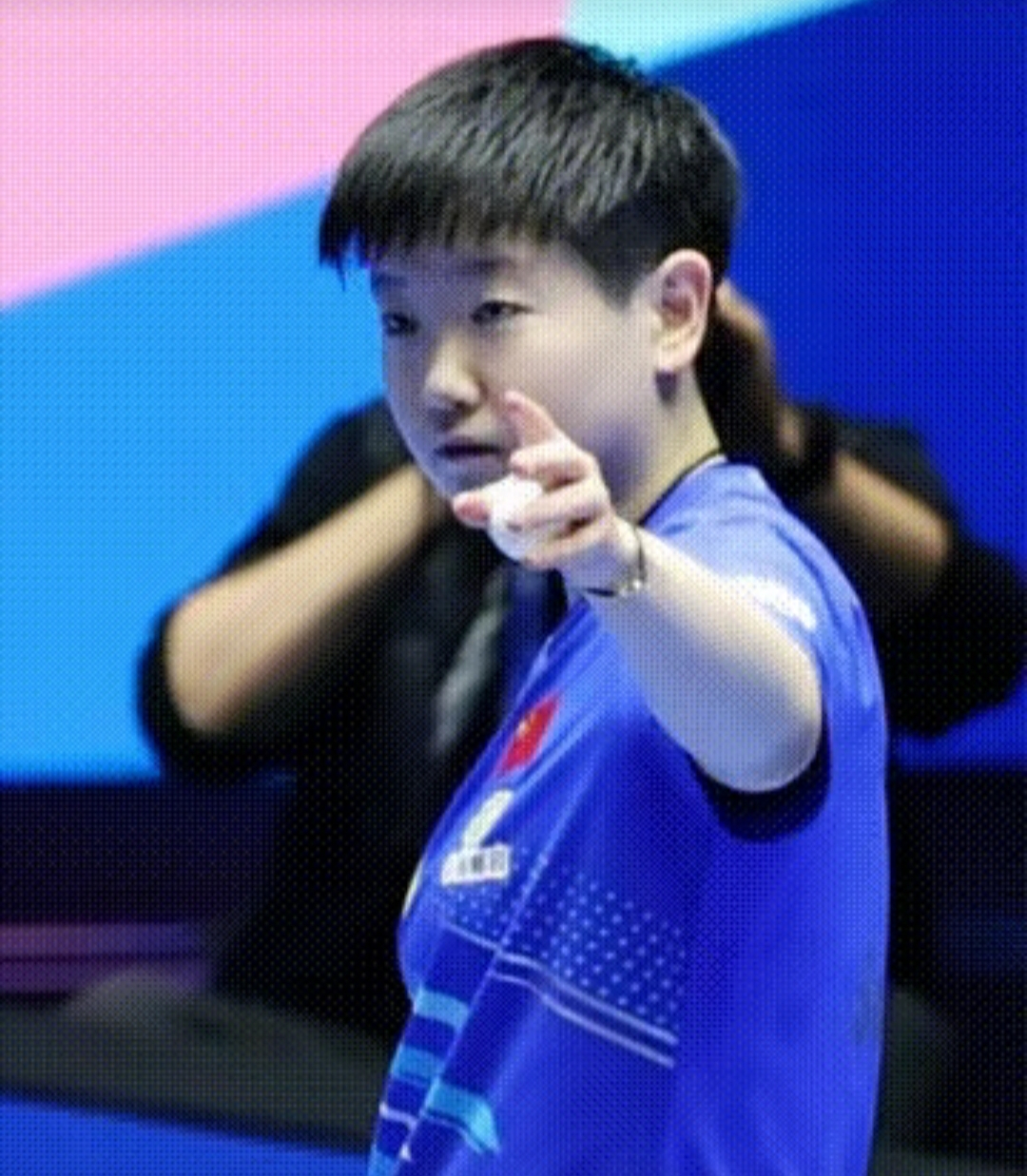 爱游戏-Ning重返赛场，表现优异首场状态出色，老鹰观众沸腾！